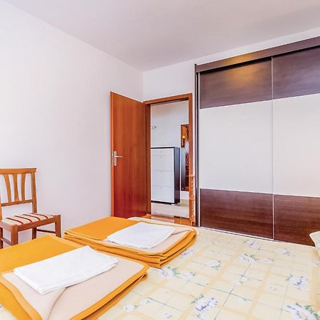 Stunning Apartment In Novi Vinodolski With Wifi Buitenkant foto