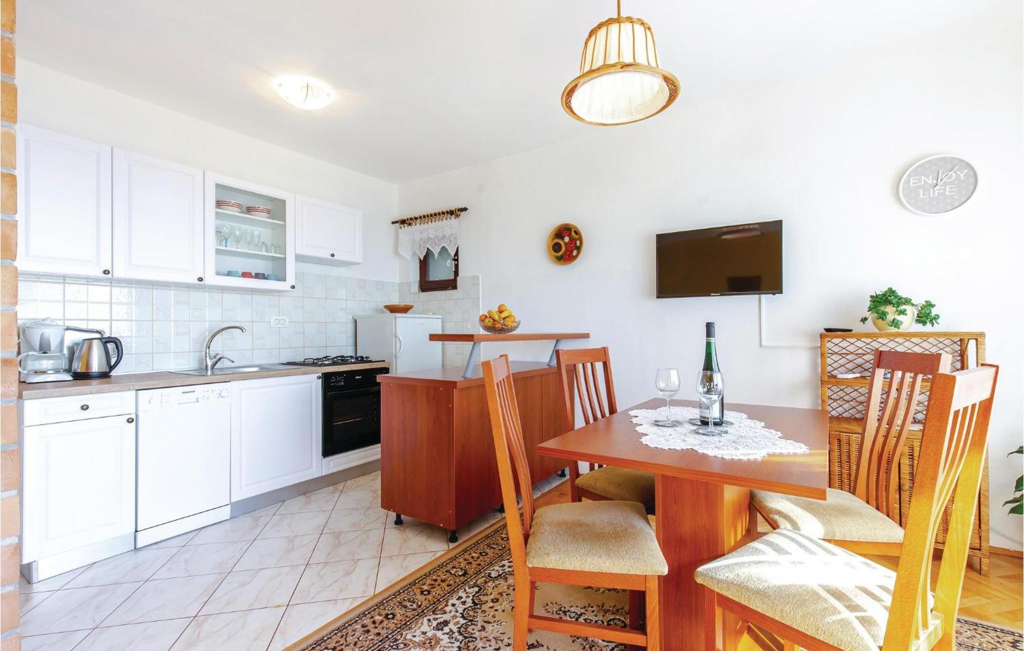Stunning Apartment In Novi Vinodolski With Wifi Buitenkant foto