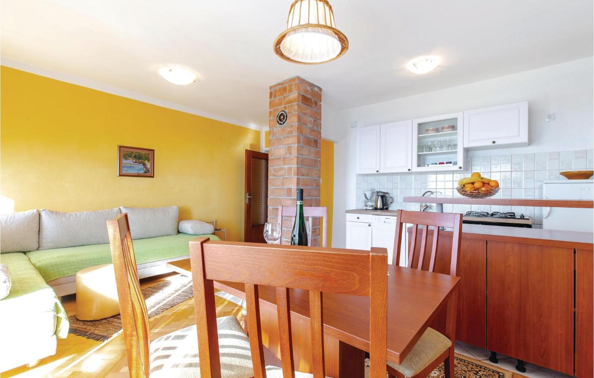 Stunning Apartment In Novi Vinodolski With Wifi Buitenkant foto